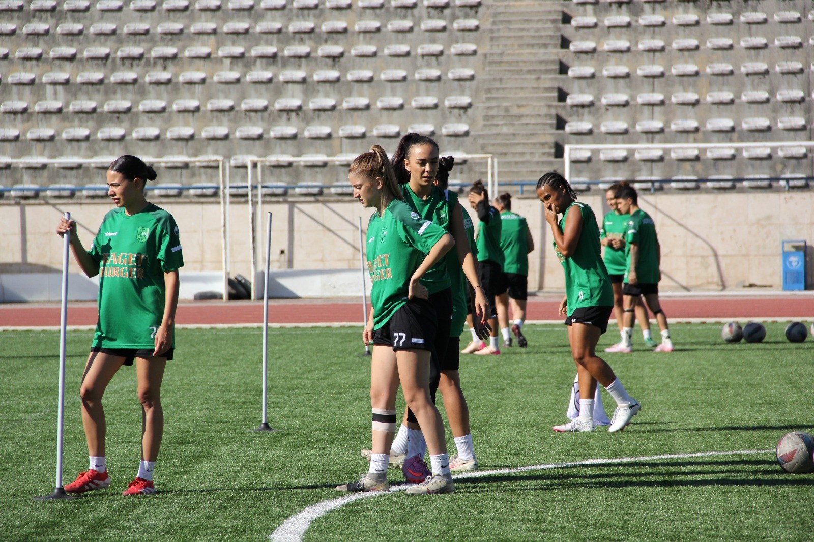 Denizli'nin Kızları Yeni Sezona Süper Lig Hedefiyle Hazırlanıyor (5)