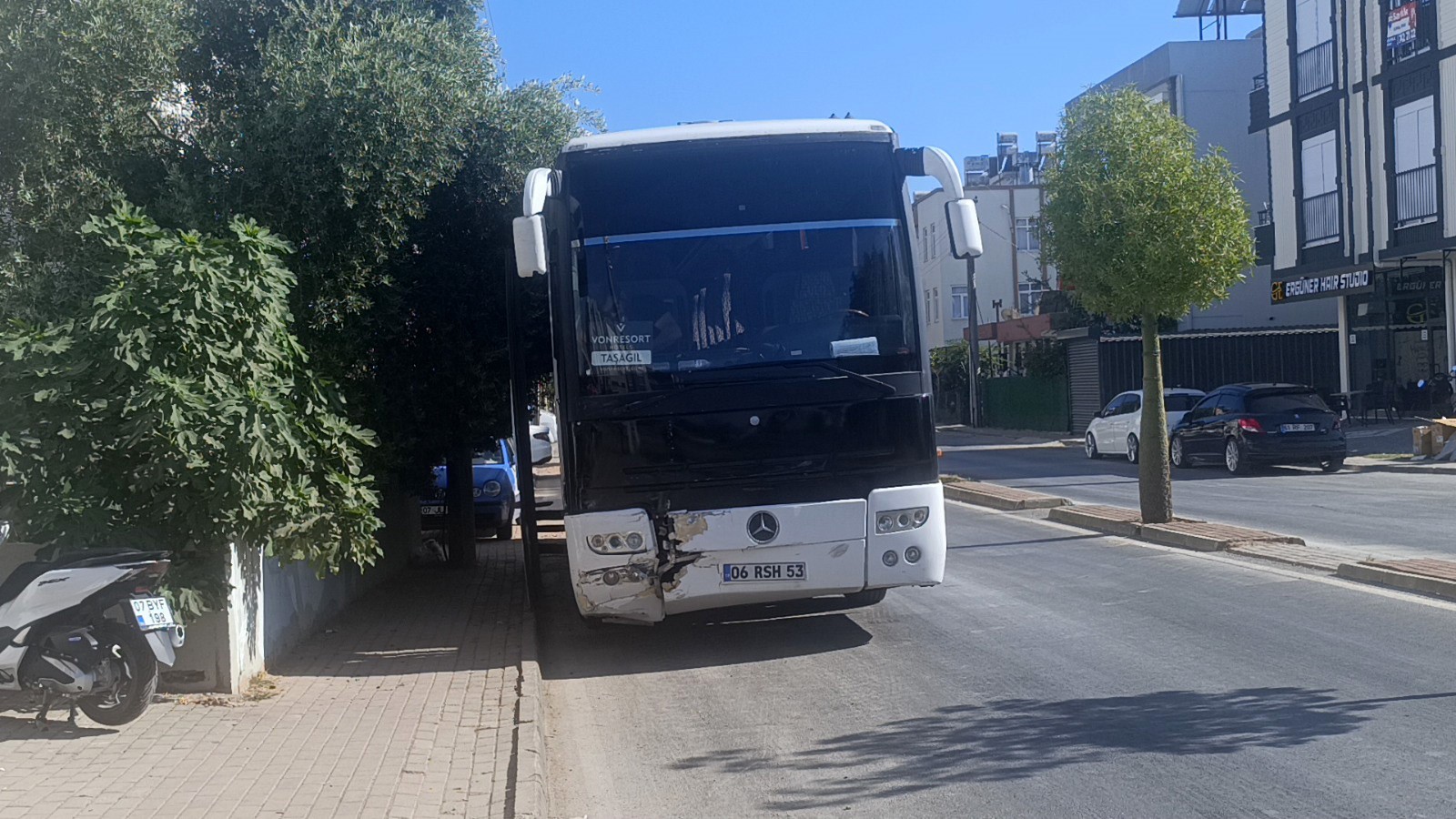 Ehliyetsiz Sürücüyü Korumak Için Yalan Söyledi, Karakola Götürüldü (1)