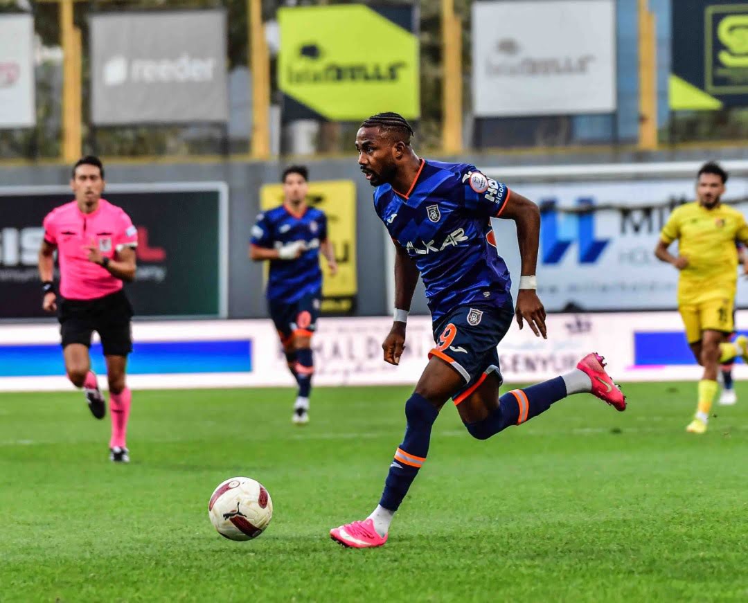 Emanuel Dennis (2)