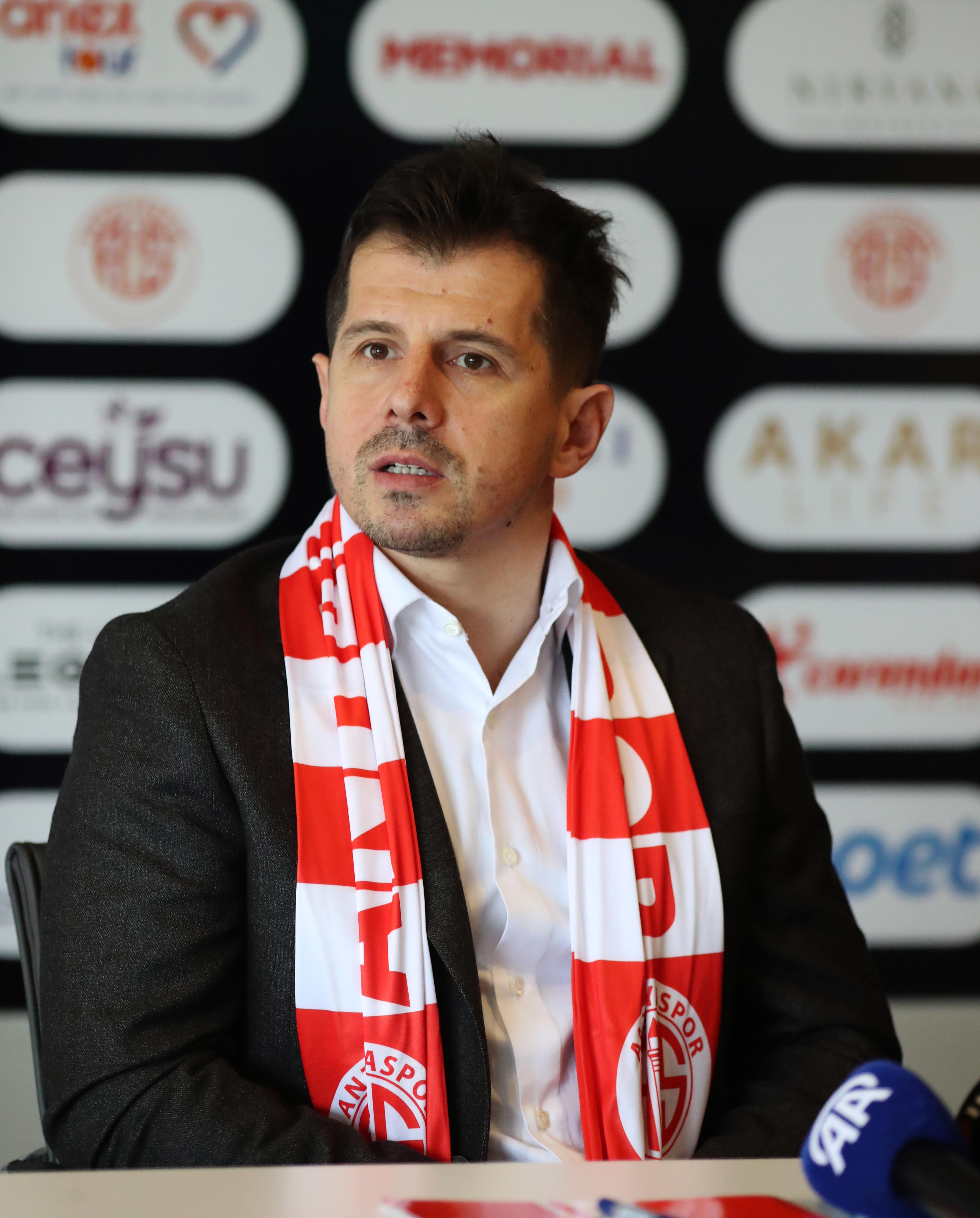 Emre Belözoğlu (2)-4
