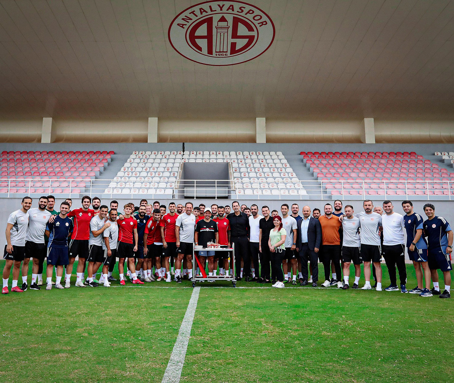 Emre Belözoğlu (9)