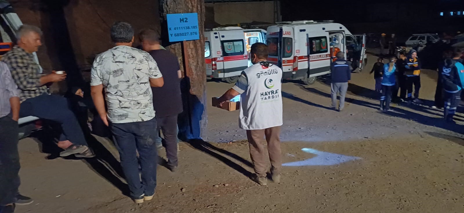 Göçük Altındaki 2 Işçiler 22 Saattir Kurtarılmayı Bekliyor (4)