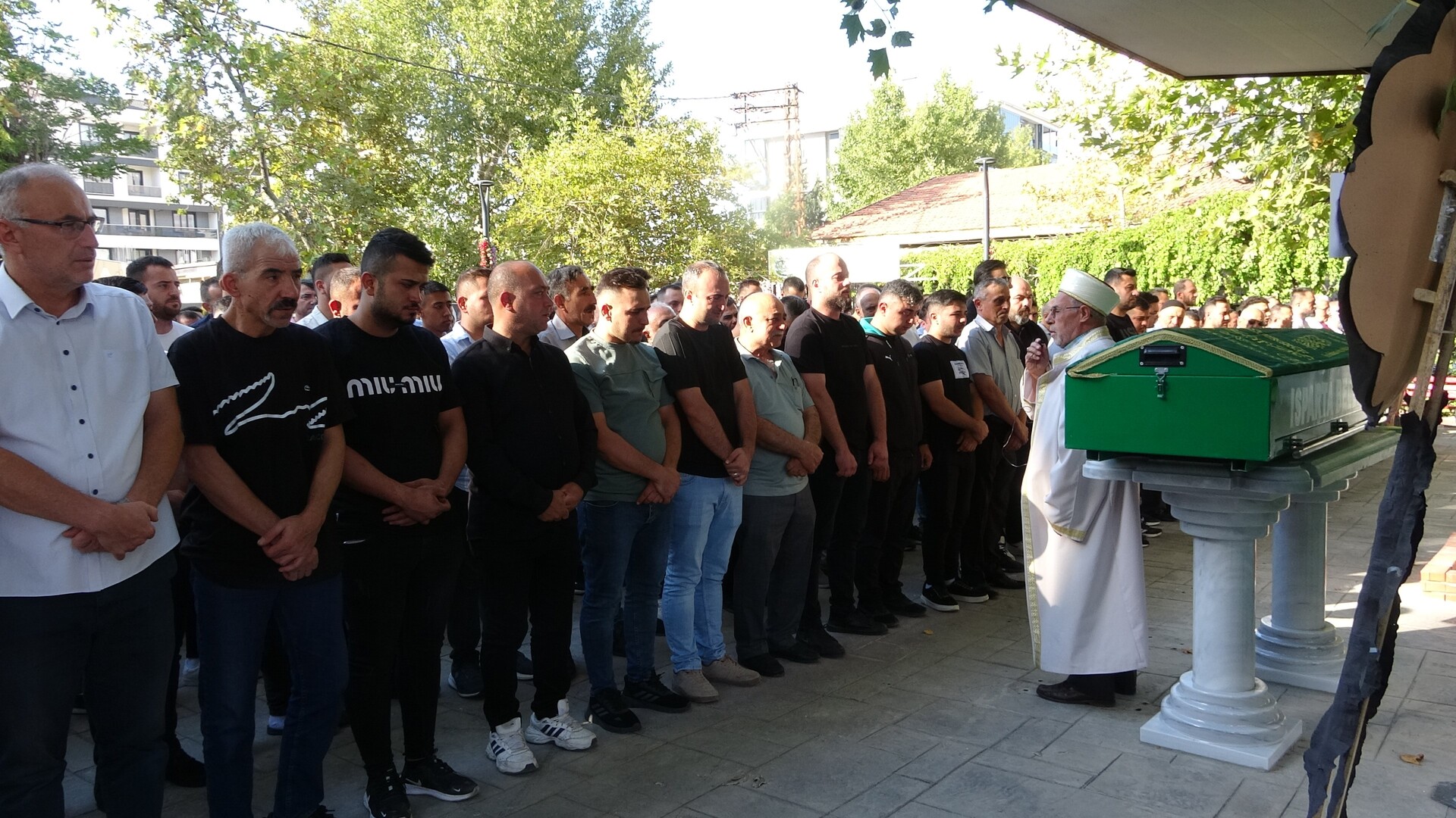 Guvenlik Gorevlisi Gorev Basinda Can Verdi (2)