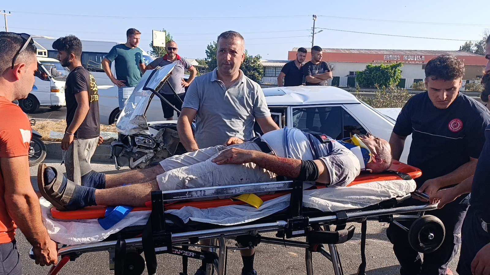 Hafif Ticari Ile Çarpışıp Hurdaya Dönen Tofaş'taki 2 Kişi Yaralandı (3)