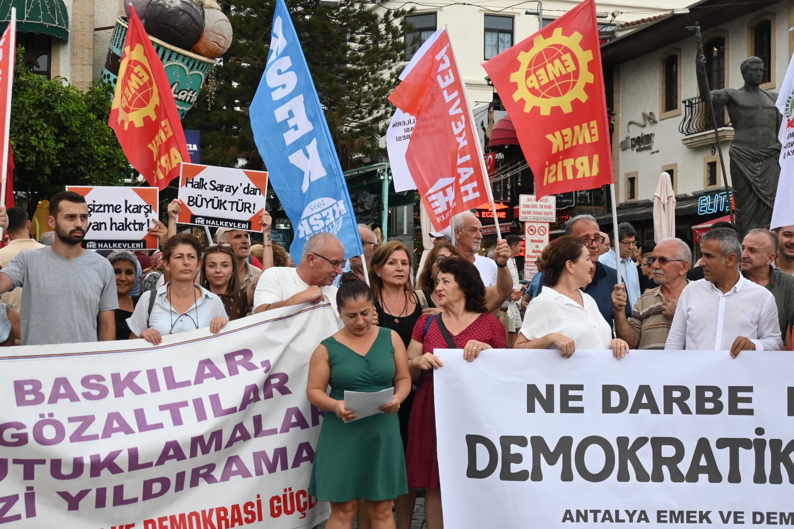 Istabul Polis Ablukasina Antalya Tepkisi (1)