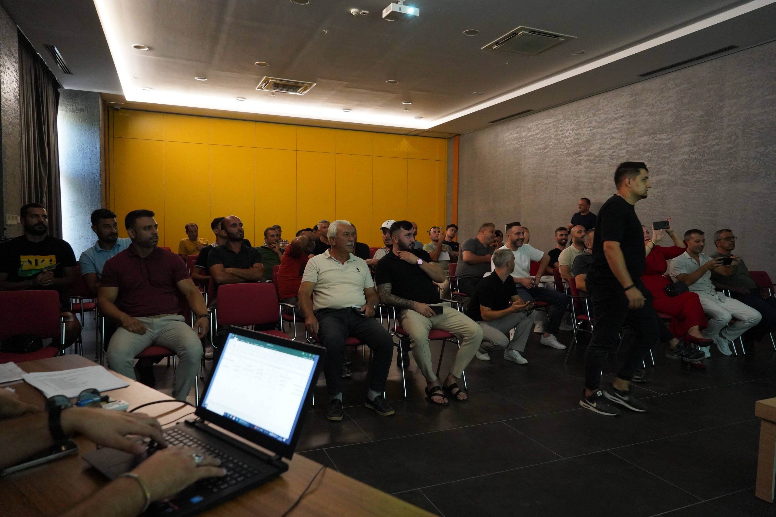 Konyaalti Beledi̇yesi̇ Futbol Turnuvasi’nda Kuralar Çeki̇ldi̇ (4)