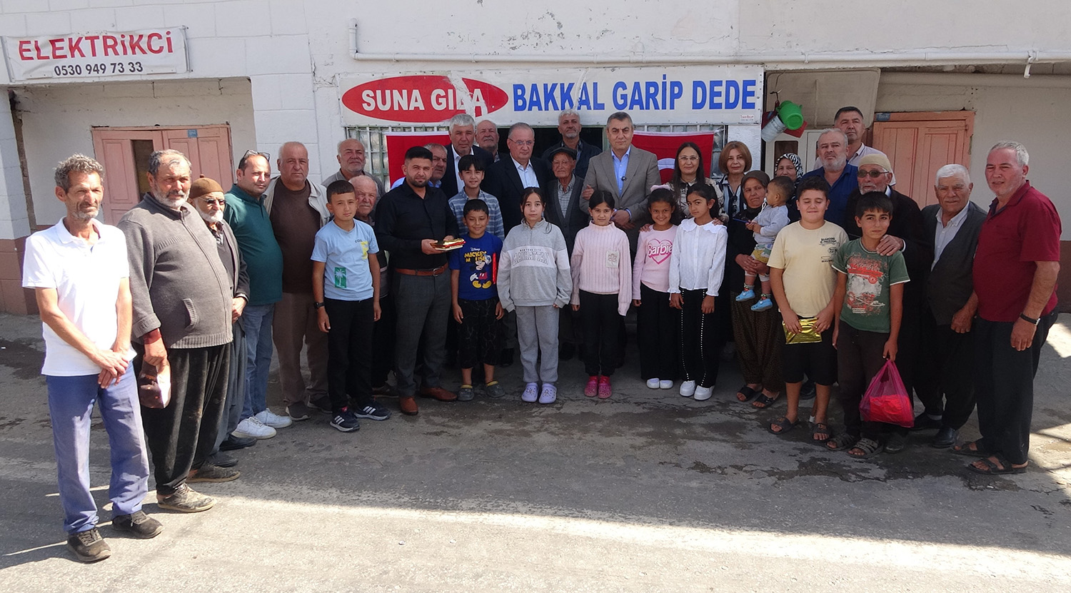 Köyün 'Garip Dedesi' Valiye Türkü Söyledi (5)