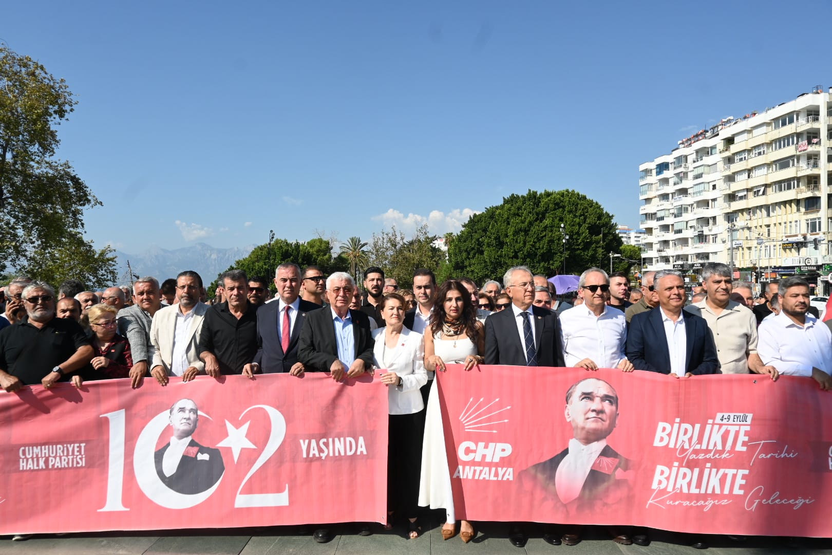 Kutlama Çelenk Sunum (4)