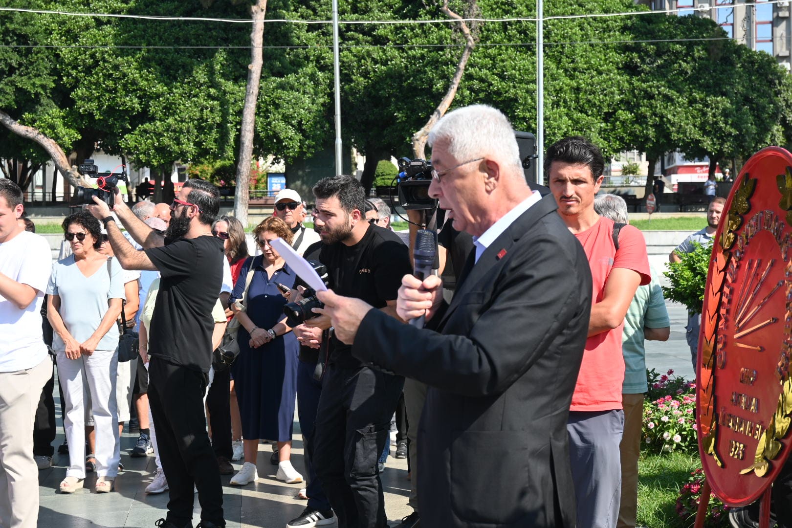 Kutlama Çelenk Sunum (5)