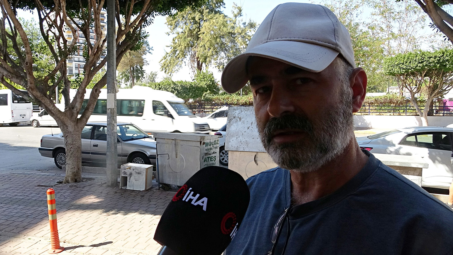 Mahalleli Ve Cami Cemaatinin Baktığı Kedilerin Evlerini Çöpe Attılar (1)