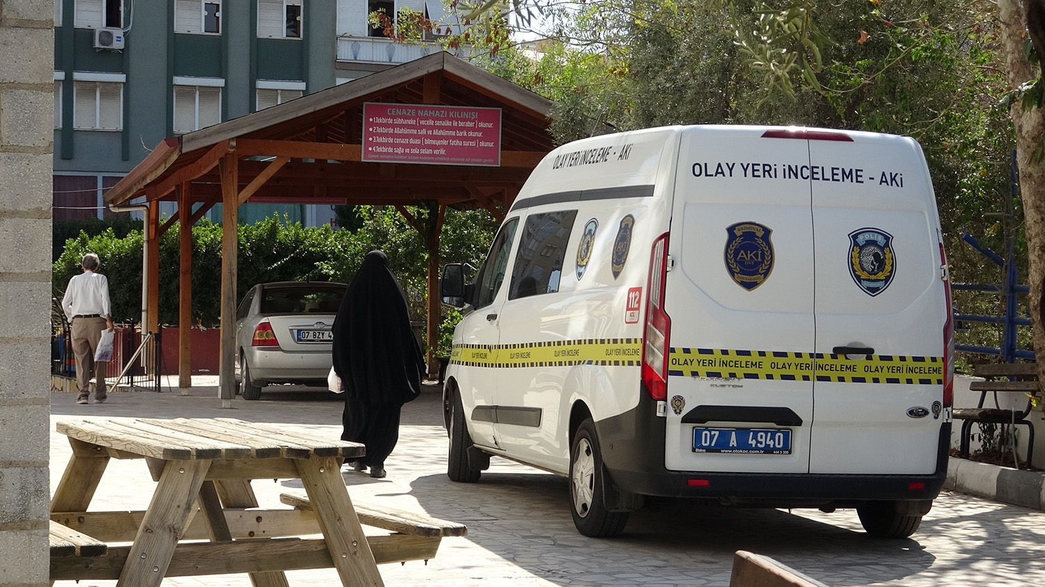 Mahalleli Ve Cami Cemaatinin Baktığı Kedilerin Evlerini Çöpe Attılar (6)