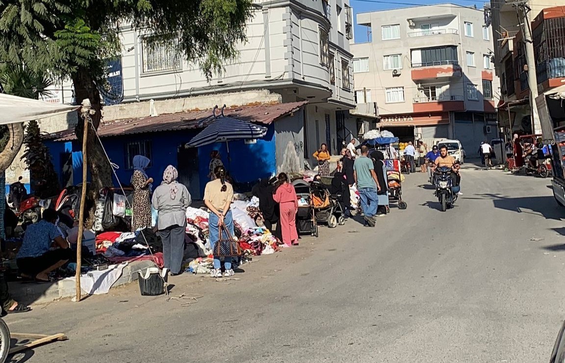 Mersin'de Izinsiz Kurulan Pazar Kaldırıldı (2)