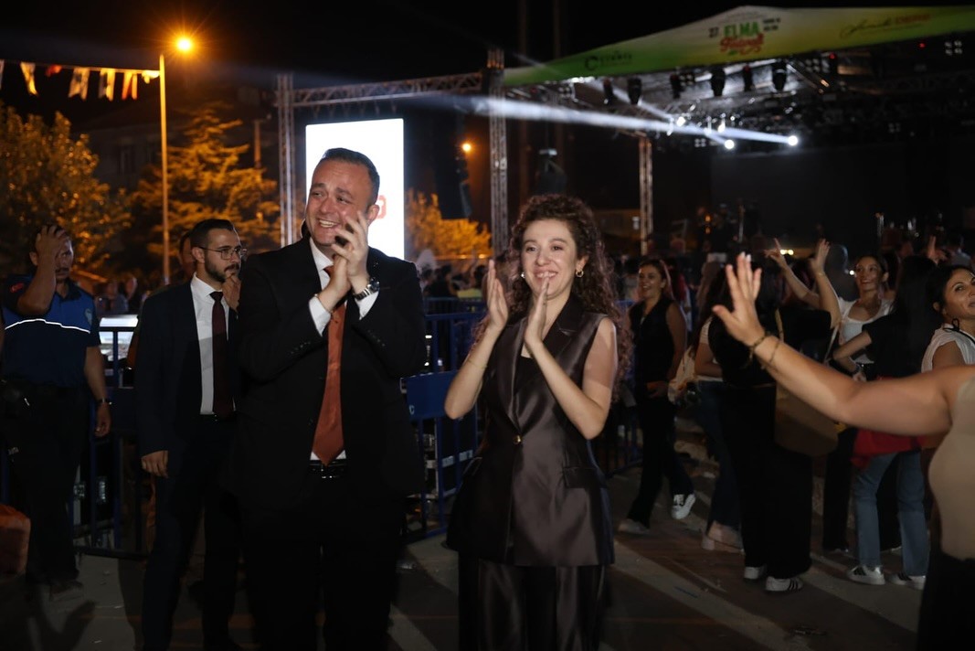 Merve Özbey Rüzgarı Esti (3)