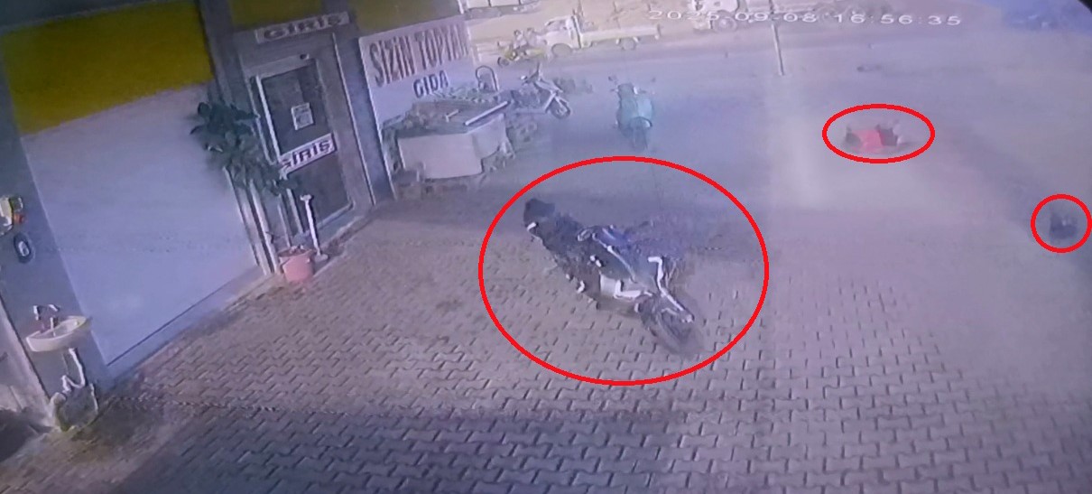Motosiklet, Sürücü Ve Kaskı Metrelerce Savruldu (1)