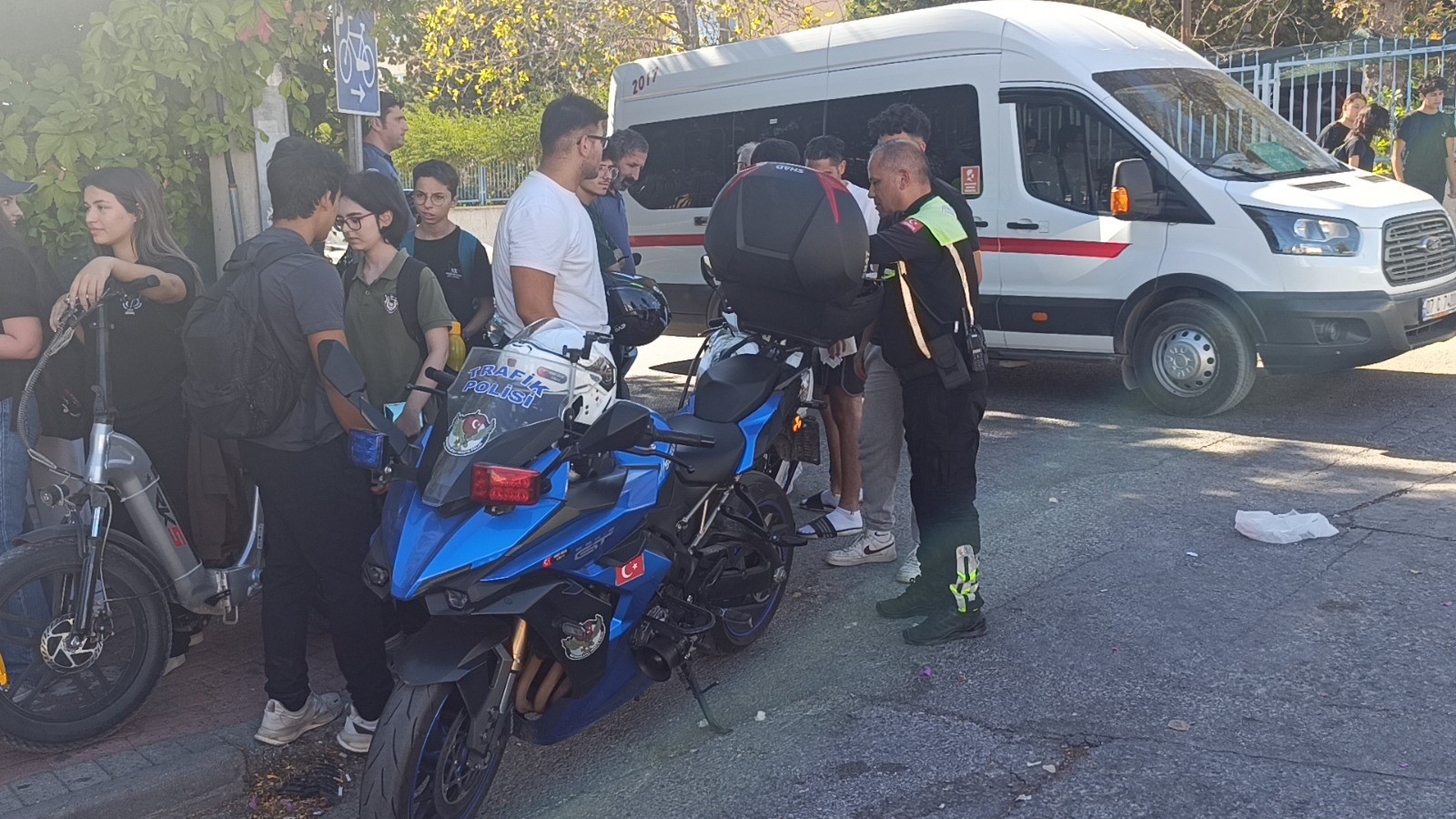 Motosikletli Polisin Arkasını Dönmesini Fırsat Bilip Kaçtı (5)