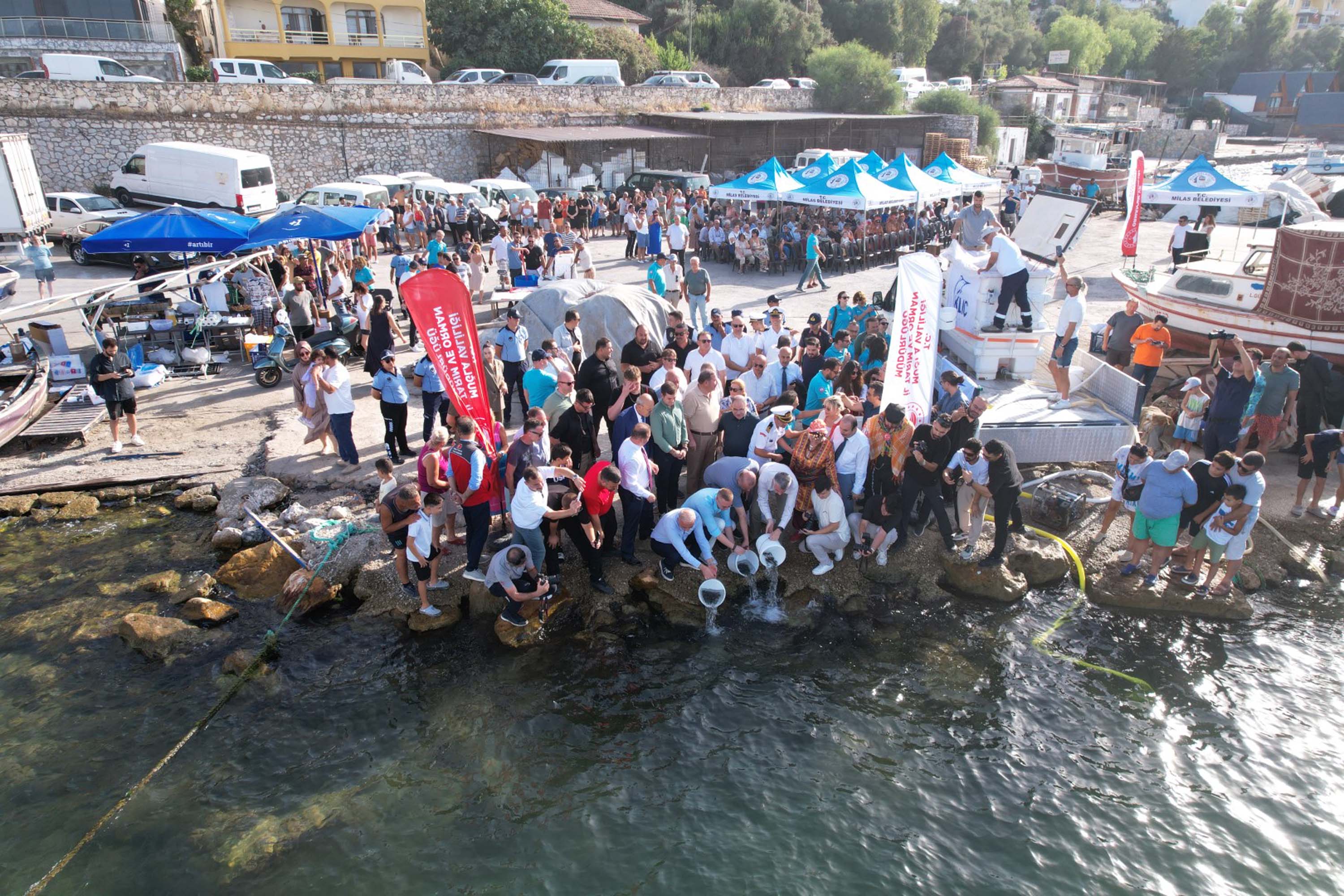 Muğla'nın Milas Ilçesinde, Av Yasağının Sona Ermesiyle Birlikte Yapılan Tören Sonrası Balıkçılar 'Vira Bismillah' Diyerek Denize Açıldı (7)