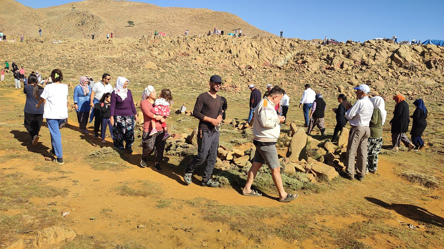 Sanrıdas Dağı'nın 2 Bin 300 Rakımlı Zirvesinde Yaşattı (6)