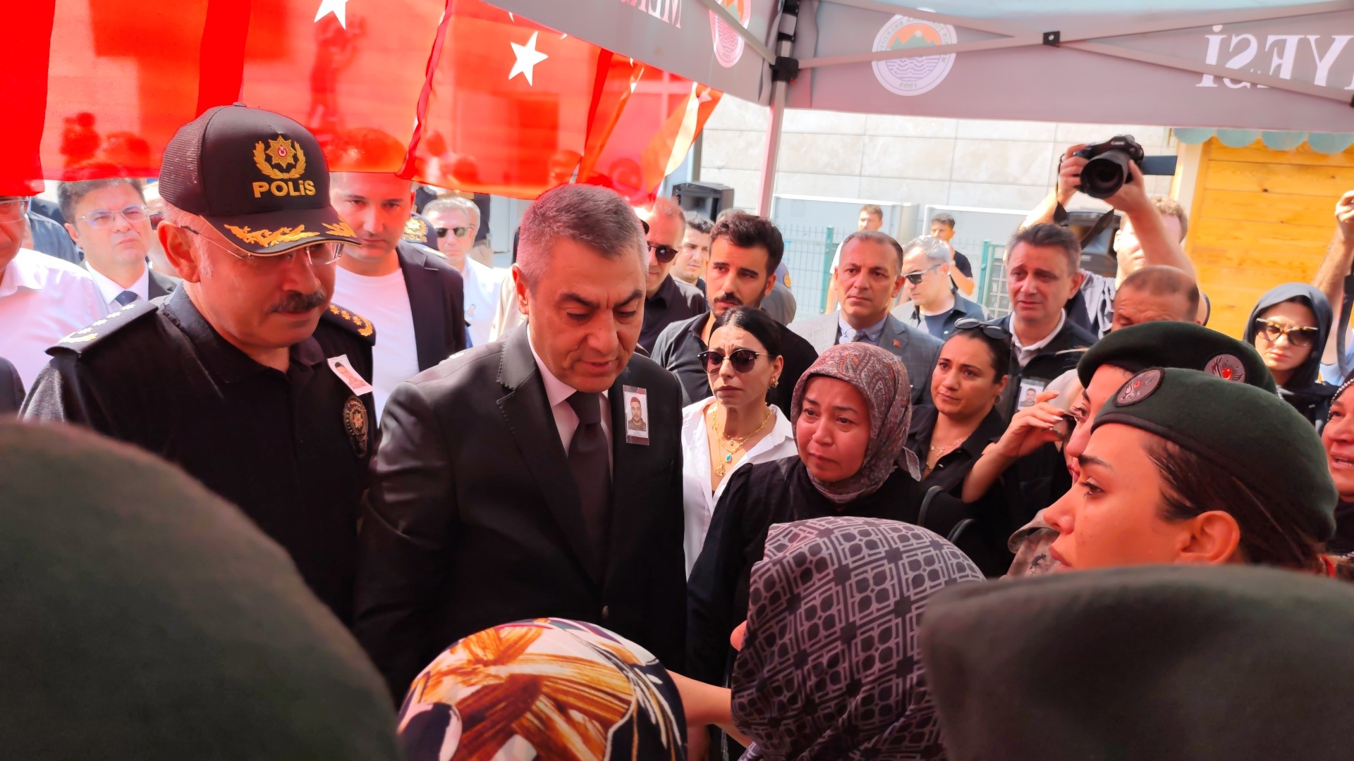 Şehit Olan Özel Harekat Polisi Memleketine Uğurlandı (4)