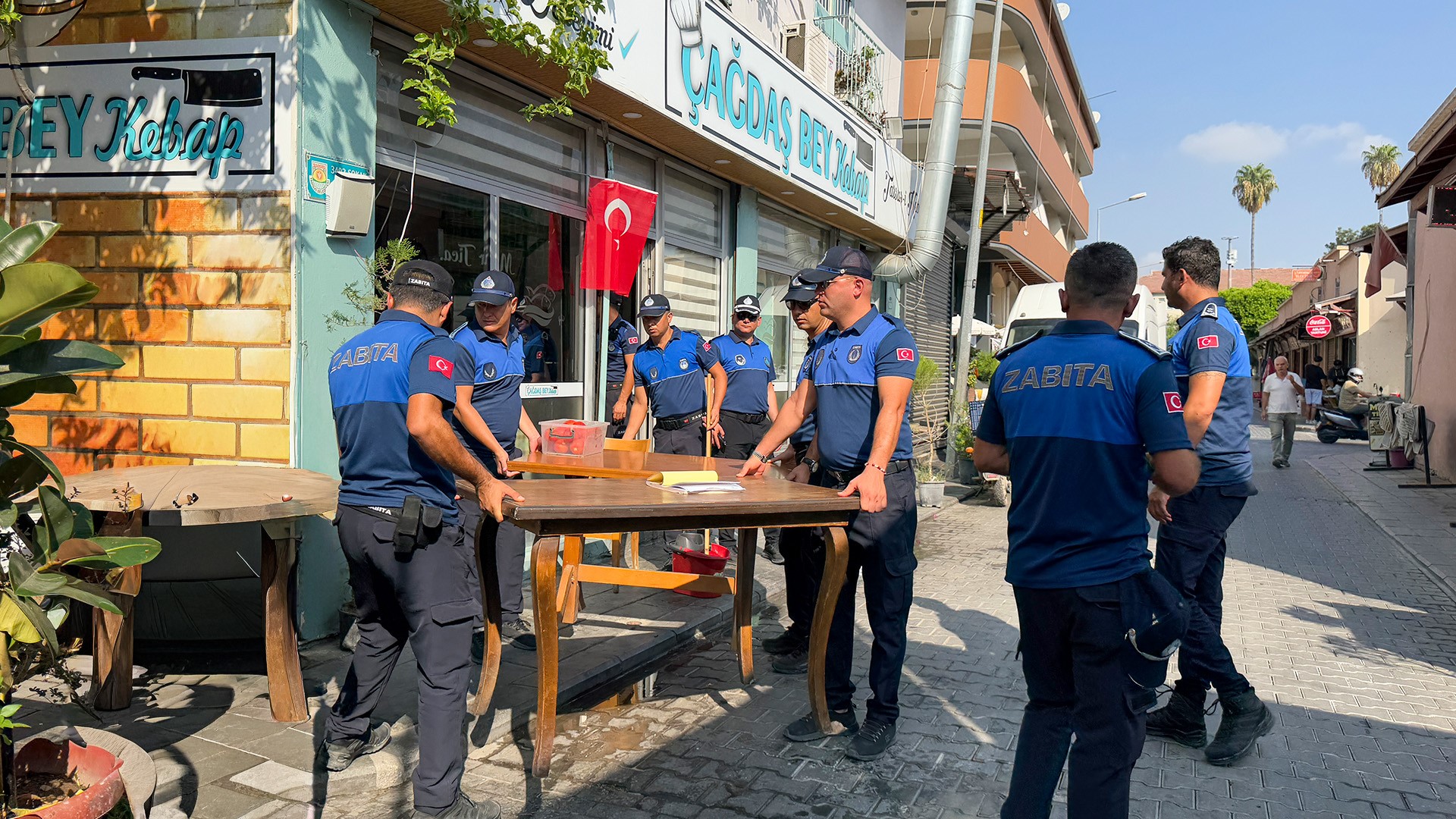 Tarsus Belediyesi’nden Kaldırım Işgallerine Karşı Kararlı Denetim (3)
