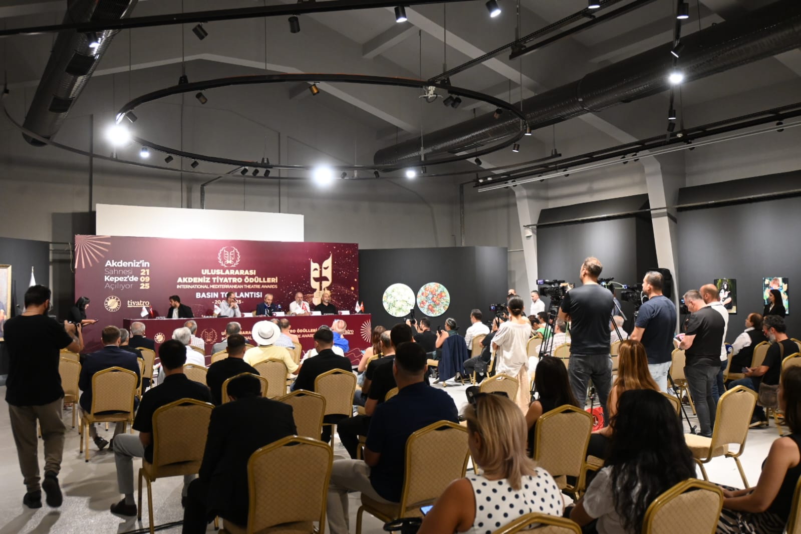 Uluslararası Akdeniz Tiyatro Ödülleri' (1)