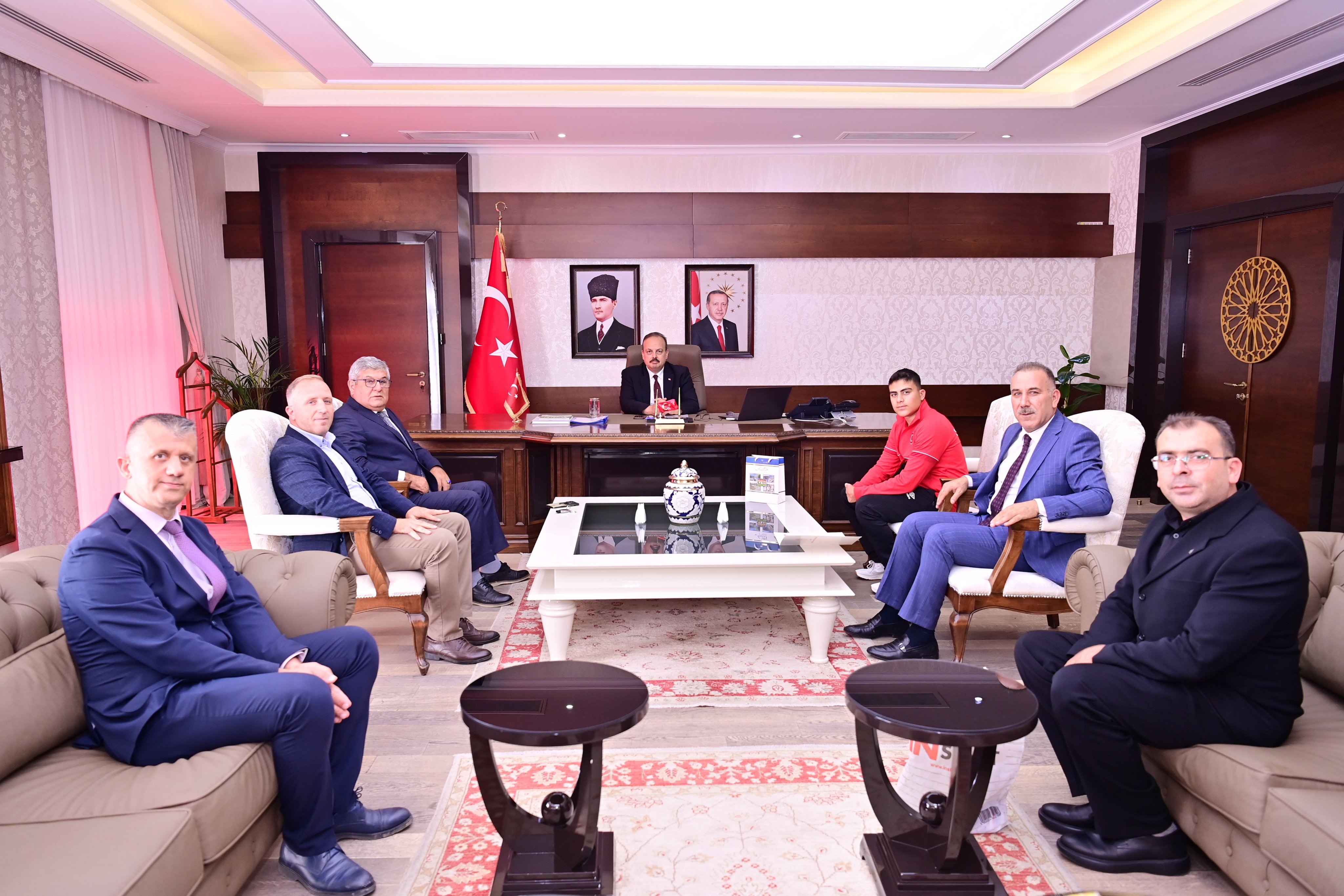 Vali Canbolat, Dünya Şampiyonunu Ağırladı (1)