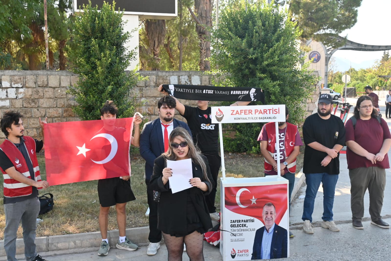 Zafer Partisi Akdeniz Üniversitesi’nde Eylem Yaptı (3)