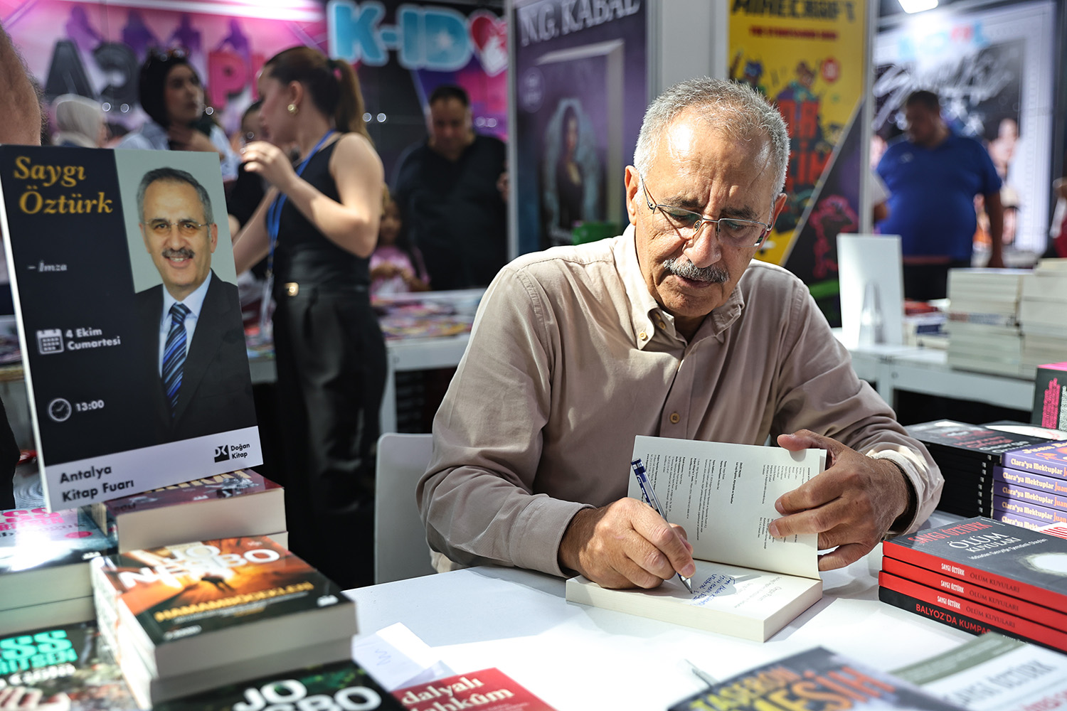 15. Antalya Kitap Fuarı'na Vali Şahin'den Ziyaret (9)-1