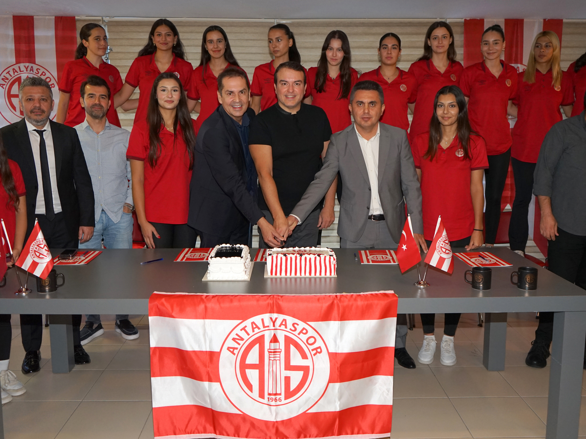 8 Güral Premier Antalyaspor Voleybol İmza (Pasta)