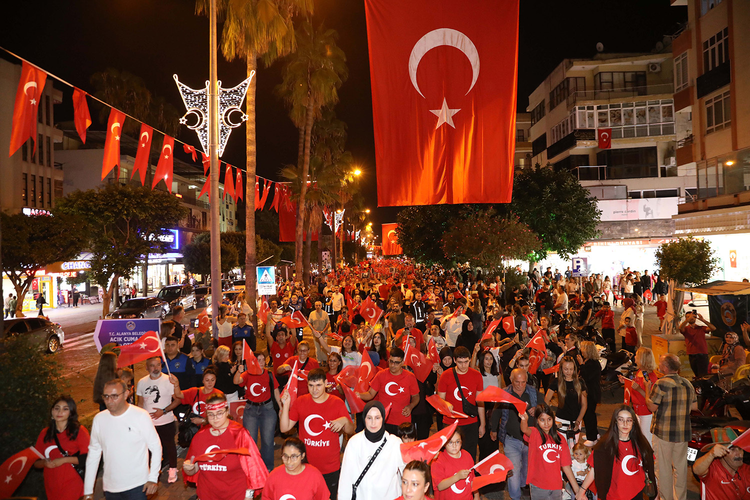 A L A N Y A D A 7 D E N 70 E C U M H U R I Y E T C O S K U S U 990104 293774