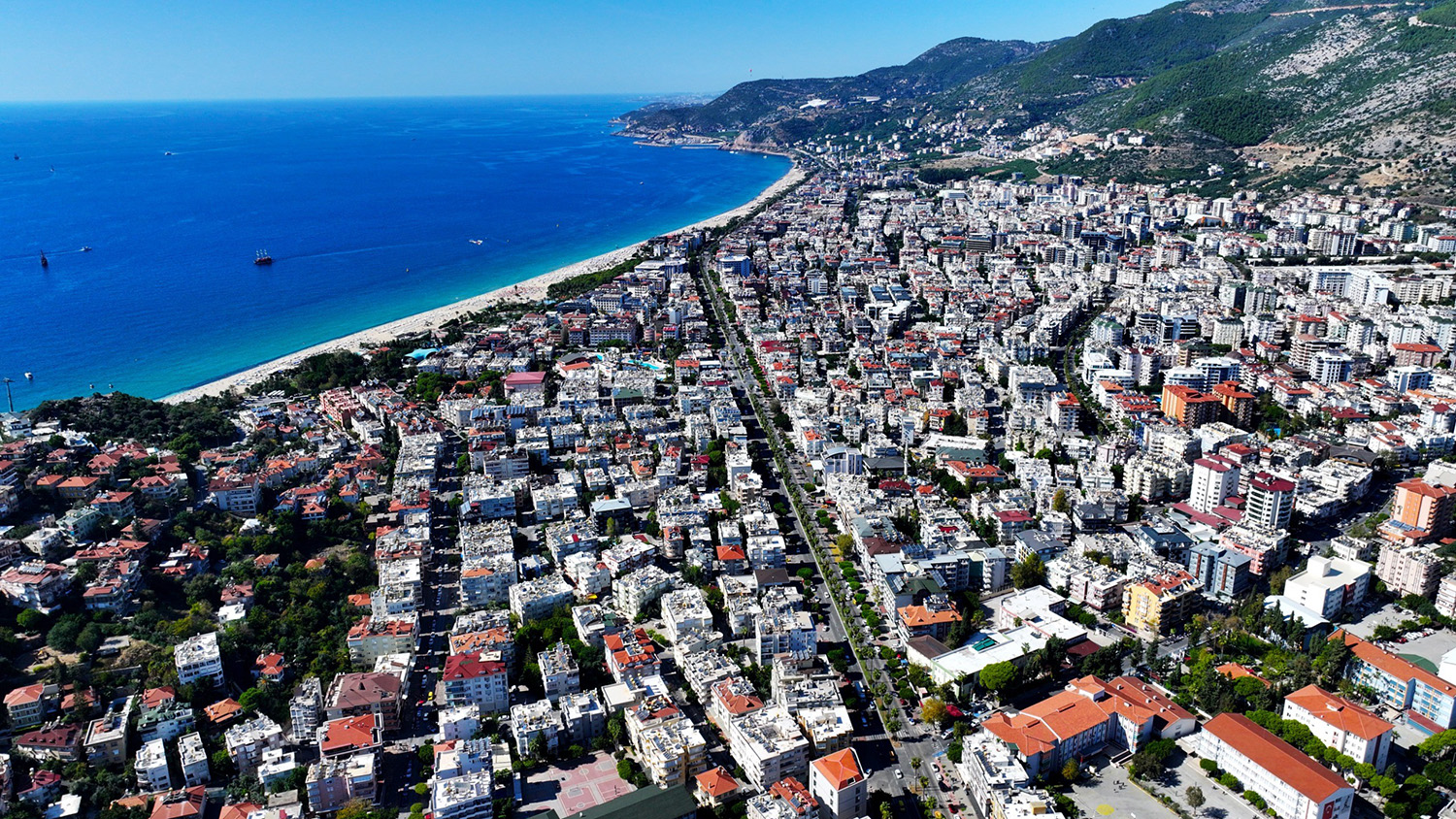Alanya'nın Kalbi Atatürk Caddesi Yenileniyor (1)