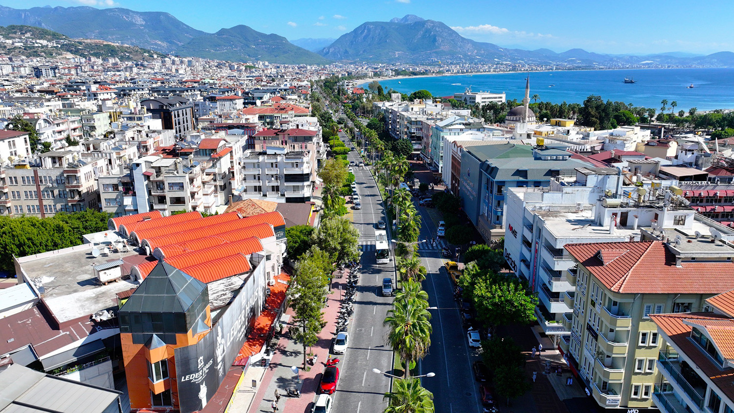 Alanya'nın Kalbi Atatürk Caddesi Yenileniyor (4)