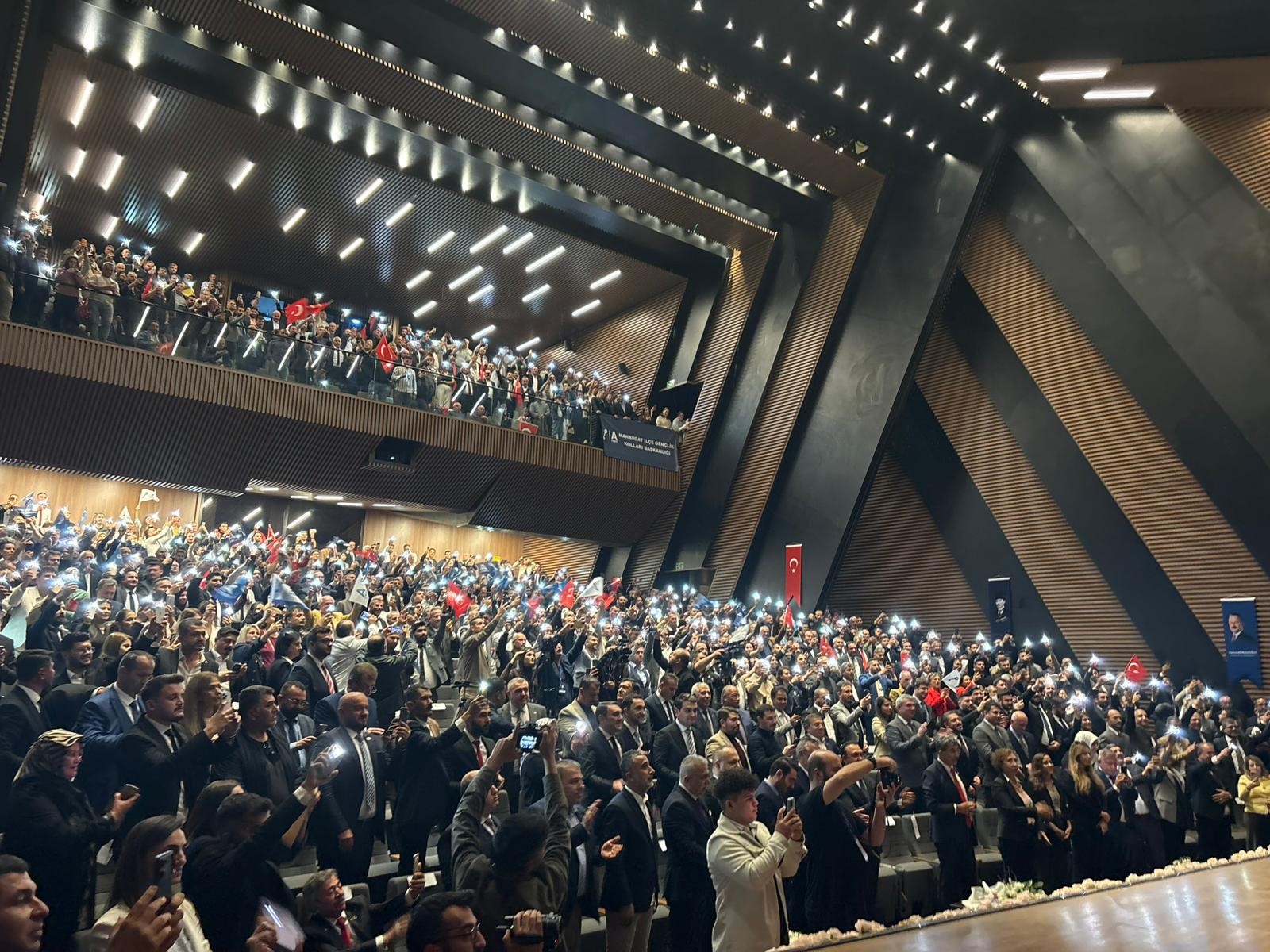 Anahtar Parti Genel Baskani Agiraliaoglu Kursude Depreme Yakalandi (2)