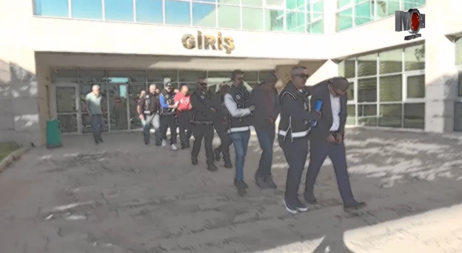 Antalya Havalimanı'nda Şok Olay! 5 Kişi Gözaltına Alındı (6)