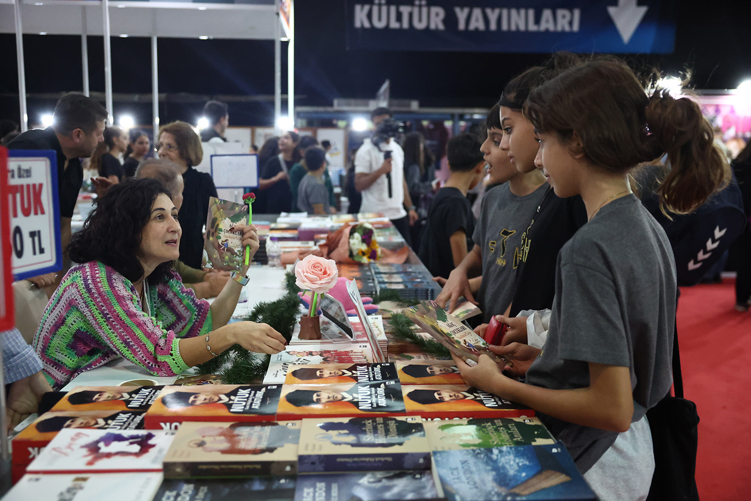 Antalya Kitap Fuarı’na Öğrencilerden Yoğun Ilgi (11)