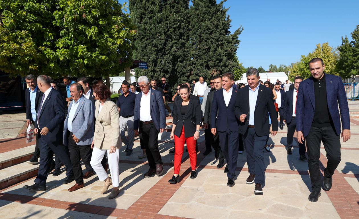 Antalya Kitap Fuarı’nda Hafta Sonu Yoğunluğu Yaşandı (17)