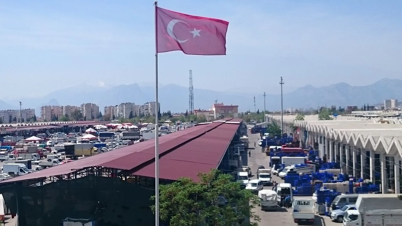 Antalya Toptancı Hali’ne Gece Kısıtlaması Esnaf Ve Nakliyeciden Tepki (2)