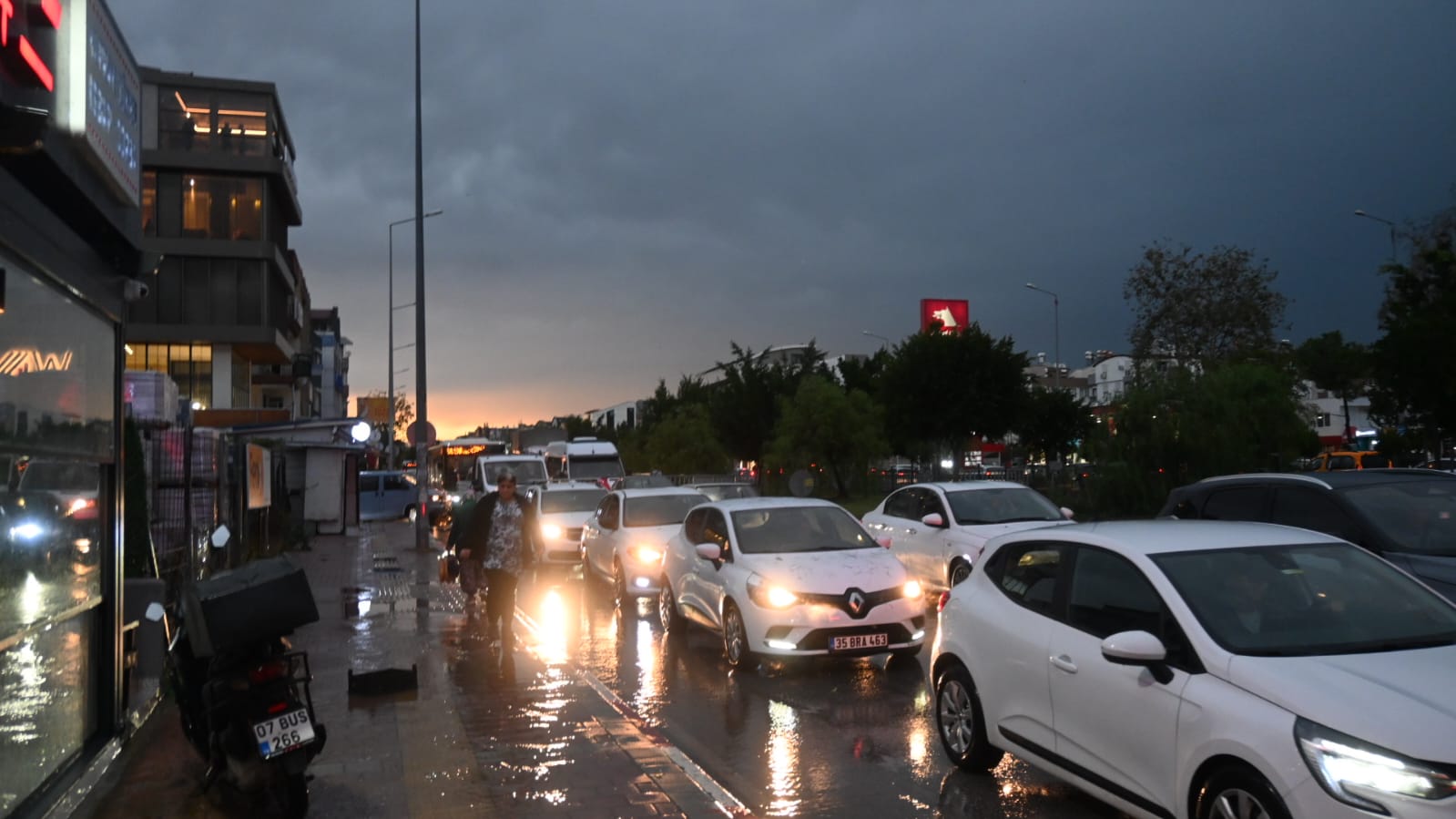 Antalya Trafik Saganak (5)