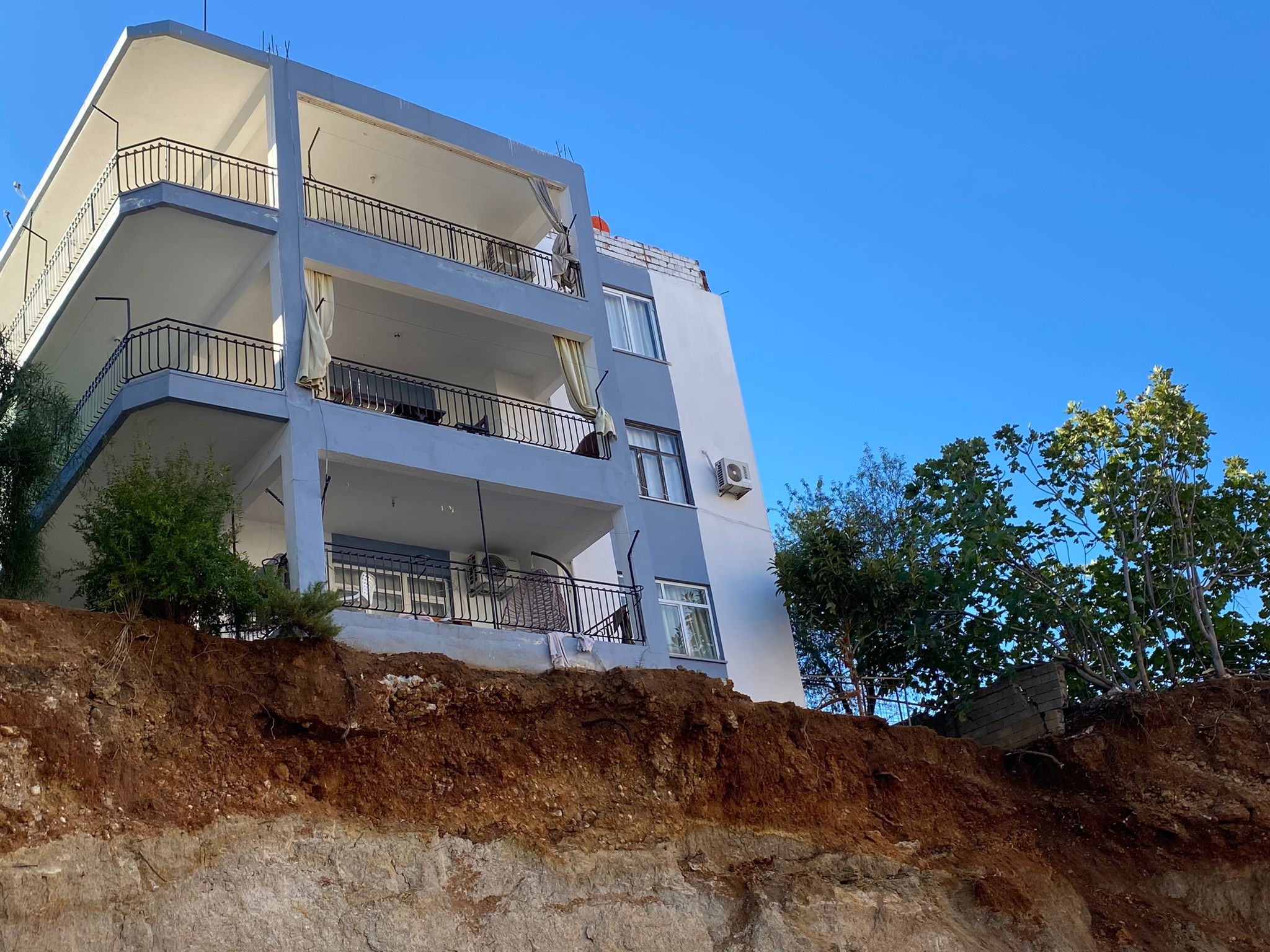 Antalya'da Bir Evi Tahliye Ettiren Inşaat Temelinde Ikinci Toprak Kayması (5)