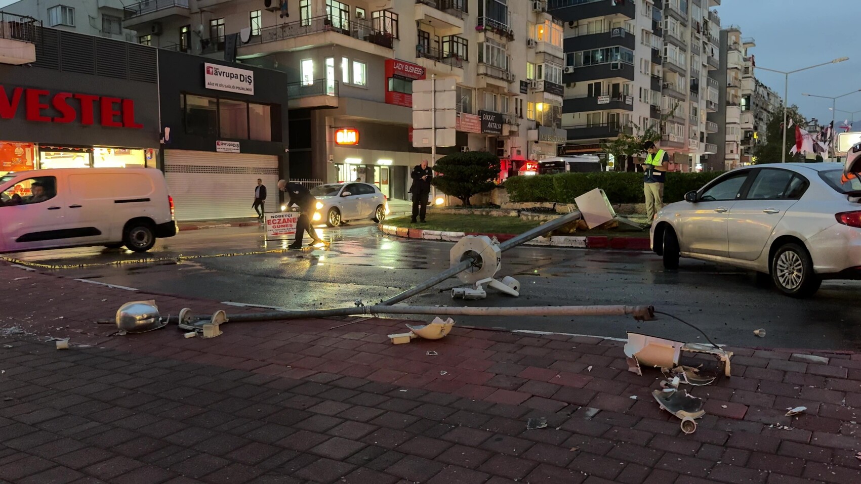 Antalyada Cati Yola Uctu (2)