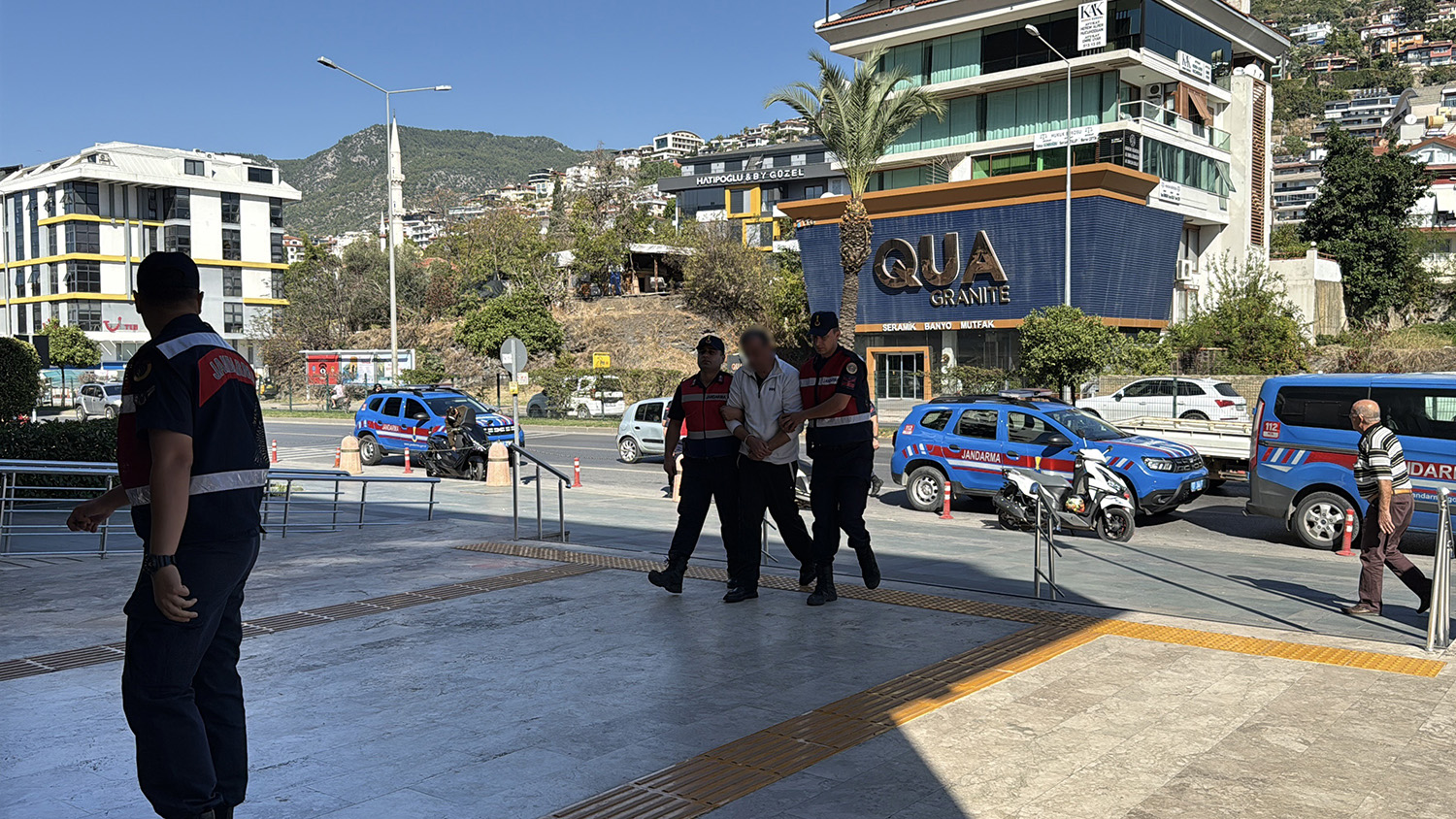 Antalya’da Sahte Pasaportla 24 Milyon Liralık Arsa Vurgunu Yapan 6 Şüpheliden 5'I Tutuklandı (3)