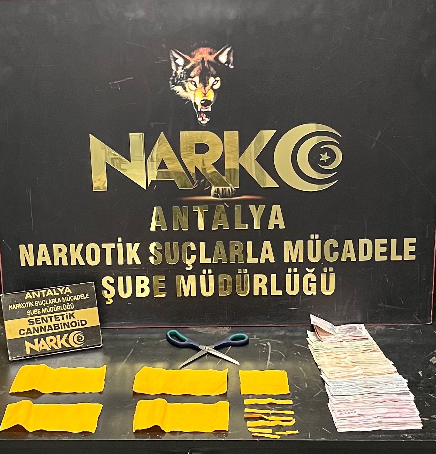 Antalya’da Son Bir Haftadaki Uyuşturucu Operasyonlarında 18 Kişi Tutuklandı (1)