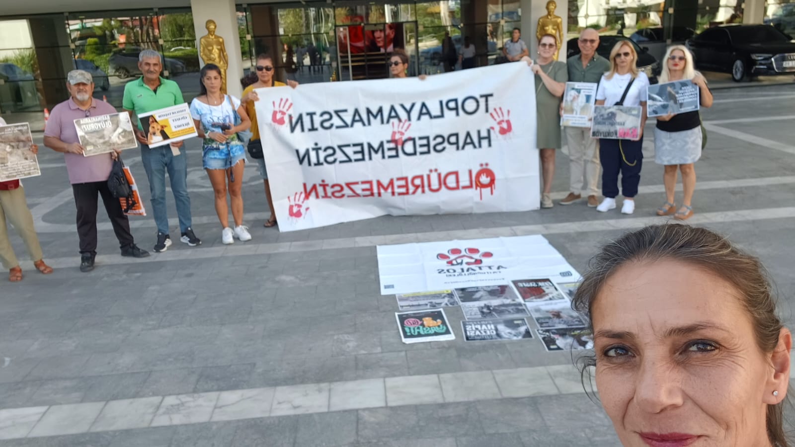 Attalos Pati Gonulluleri Protesto (2)