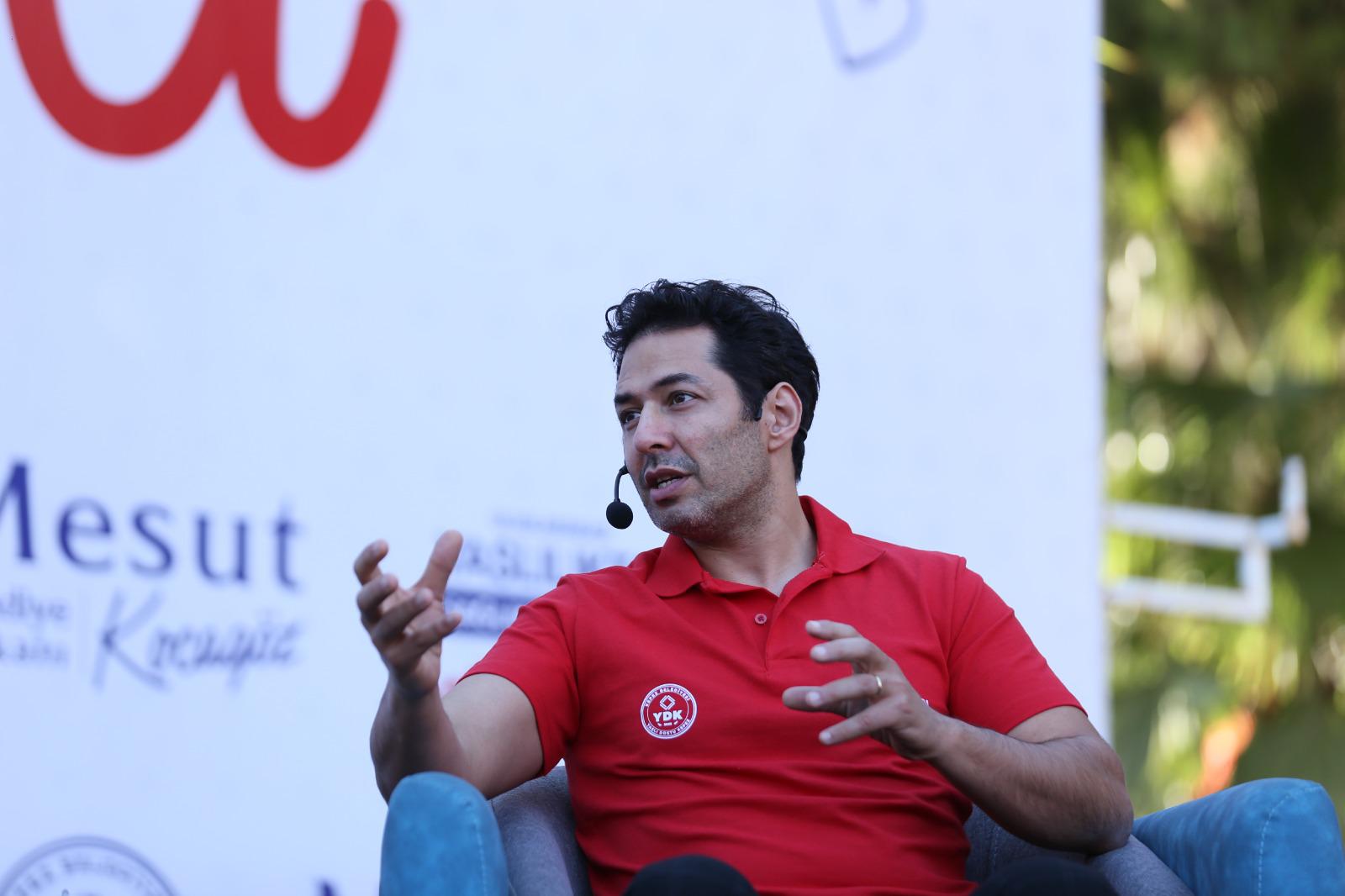 Baskan Kocagoz Ve Sanatci Mert Firat Sanatin Yaslilikta Iyilestirici Gucunu Konustu 4