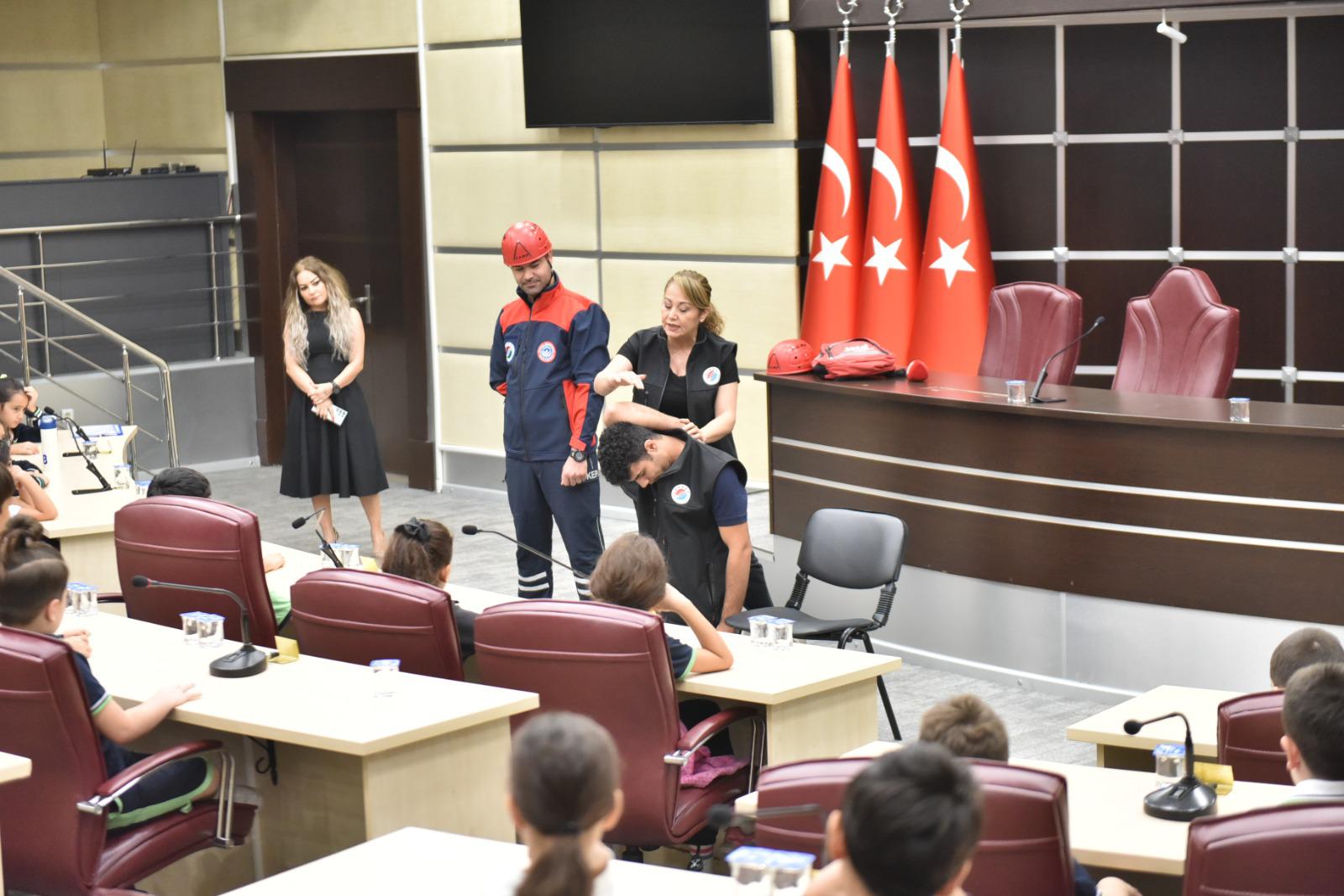 Baskan Kocagoze Ogrencilerden Ziyaret 2