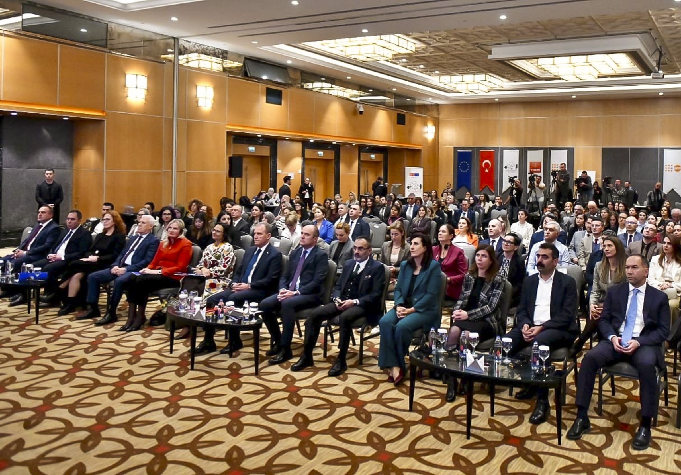 Başkan Seçer’den Kadınlara Büyük Destek (1)