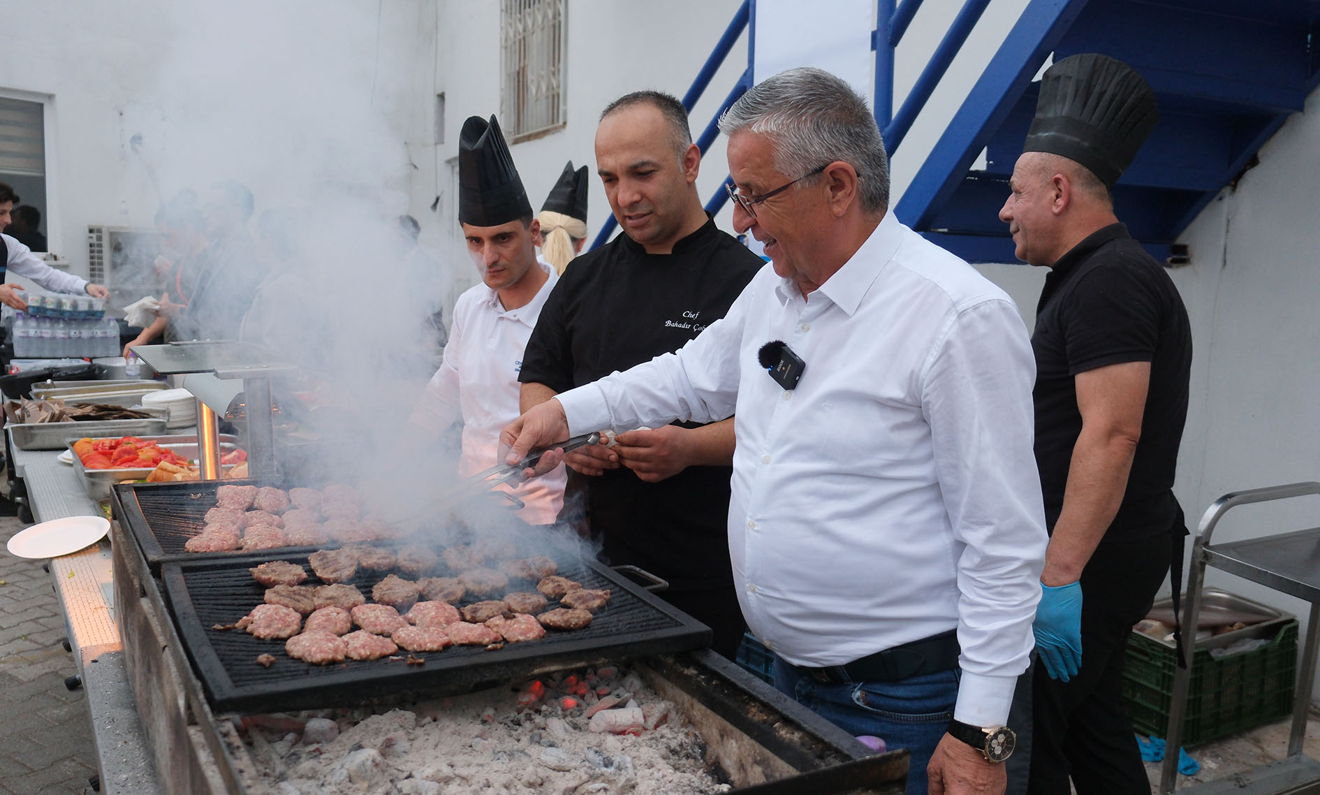 Belediye Başkanı Elleriyle Çocukları Besledi (3)