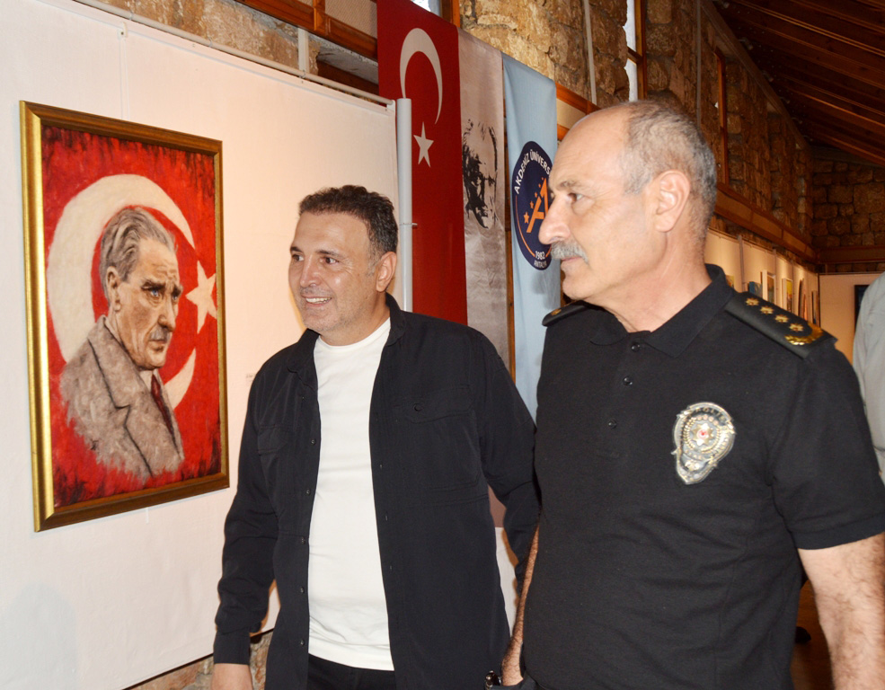 C U M H U R I Y E T B A Y R A M I N D A E S Z A M A N L I K A R M A 988454 293393