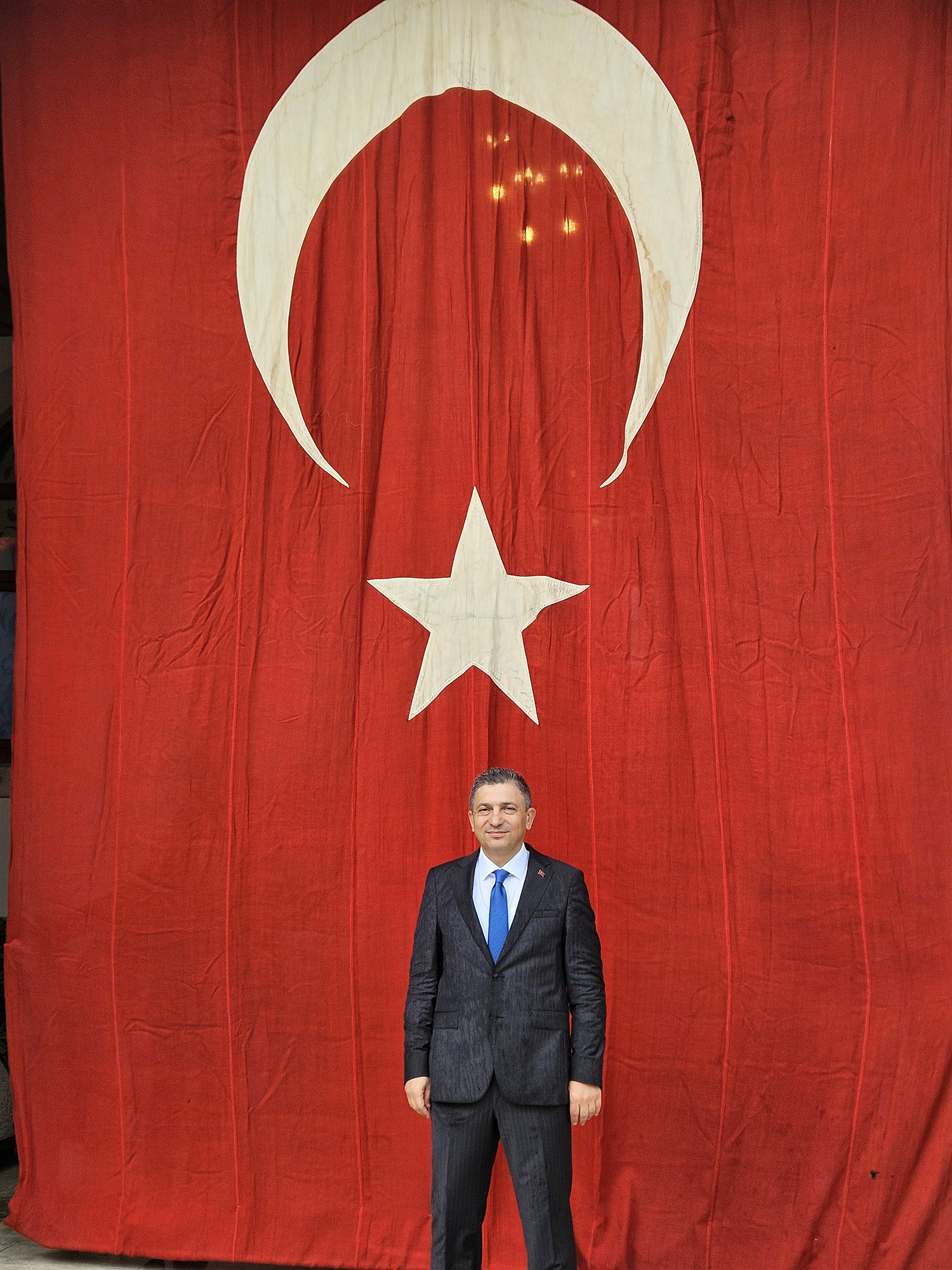 C U M H U R I Y E T E T A N I K L I K E D E N T U R K B A Y R A G I 987733 293237