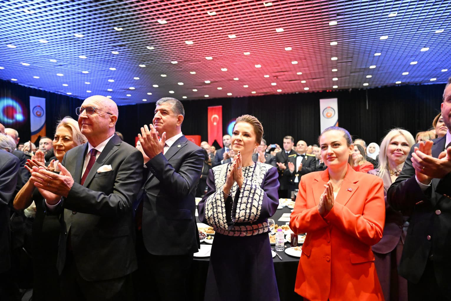 C U M H U R I Y E T I N 102 N C I Y I L I R E S E P S I Y O N L A K 990065 293761