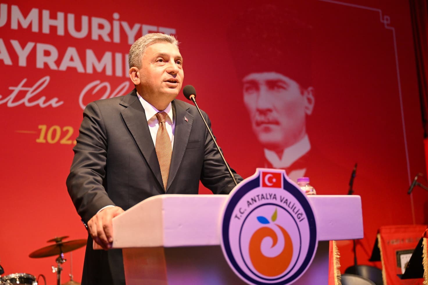 C U M H U R I Y E T I N 102 N C I Y I L I R E S E P S I Y O N L A K 990067 293761